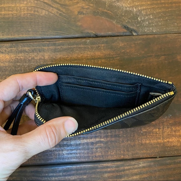Coach Corner Zip Wristlet Signature - Picture 5 of 8